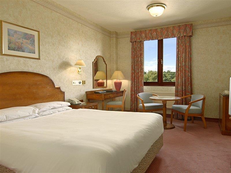 Copthorne Effingham Gatwick Hotel Room photo