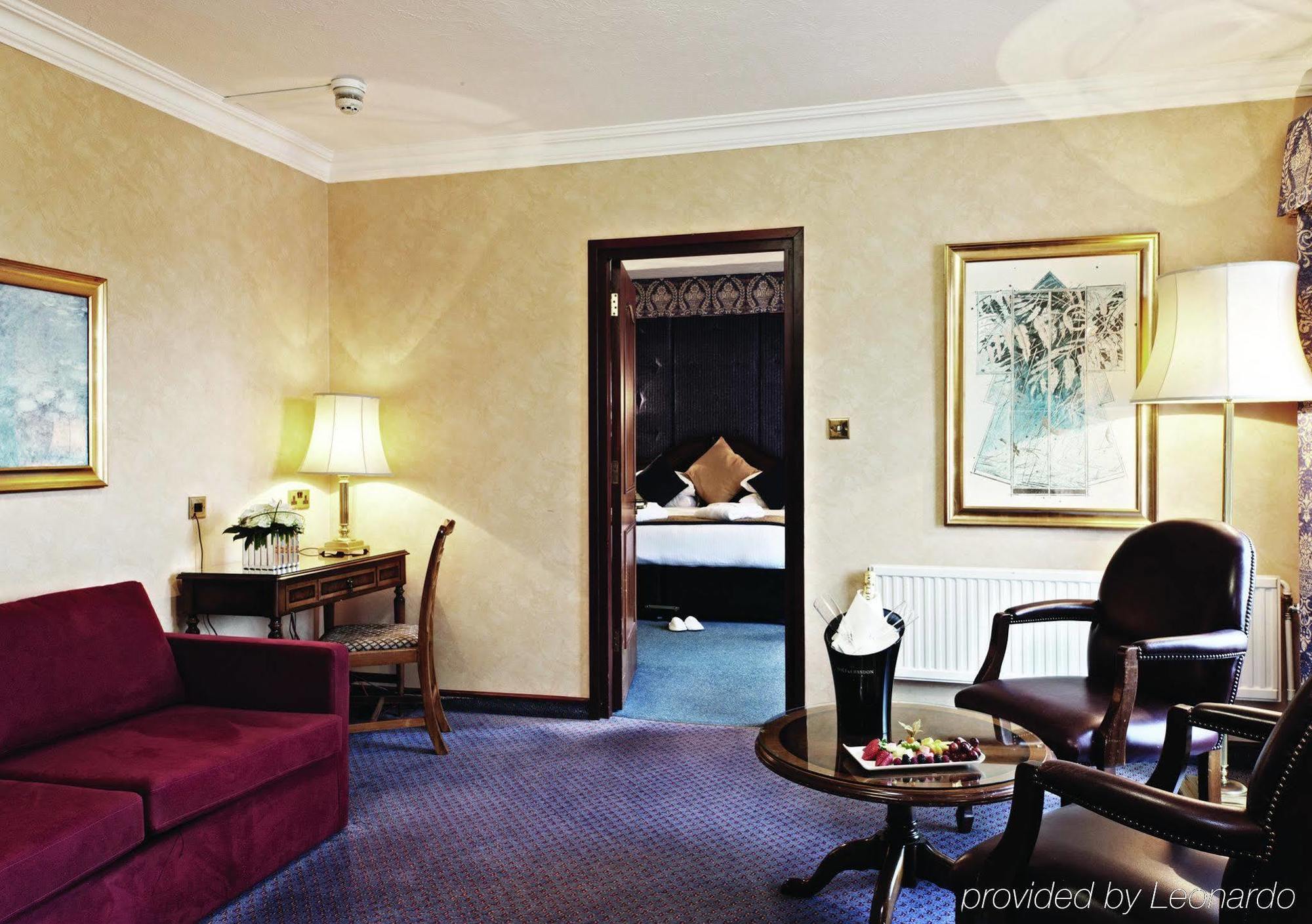 Copthorne Effingham Gatwick Hotel Room photo